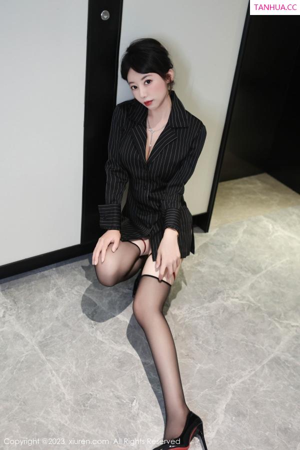   [XiuRen]高清写真图 2023.09.14 No.7384 白笑笑 黑丝美腿第4张图片